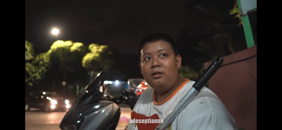 Namanya Danang 😊
Seorang anak yatim yang berjuang hidup di kota surabaya, danang tinggal bersama ibu dan adik laki2 nya dan waktu itu danang menghubungi saya untuk menuual jam tangannya untuk membeli makan dan bercerita banyak😭 bantu danang yuk youtu.be/bxASIiwropg