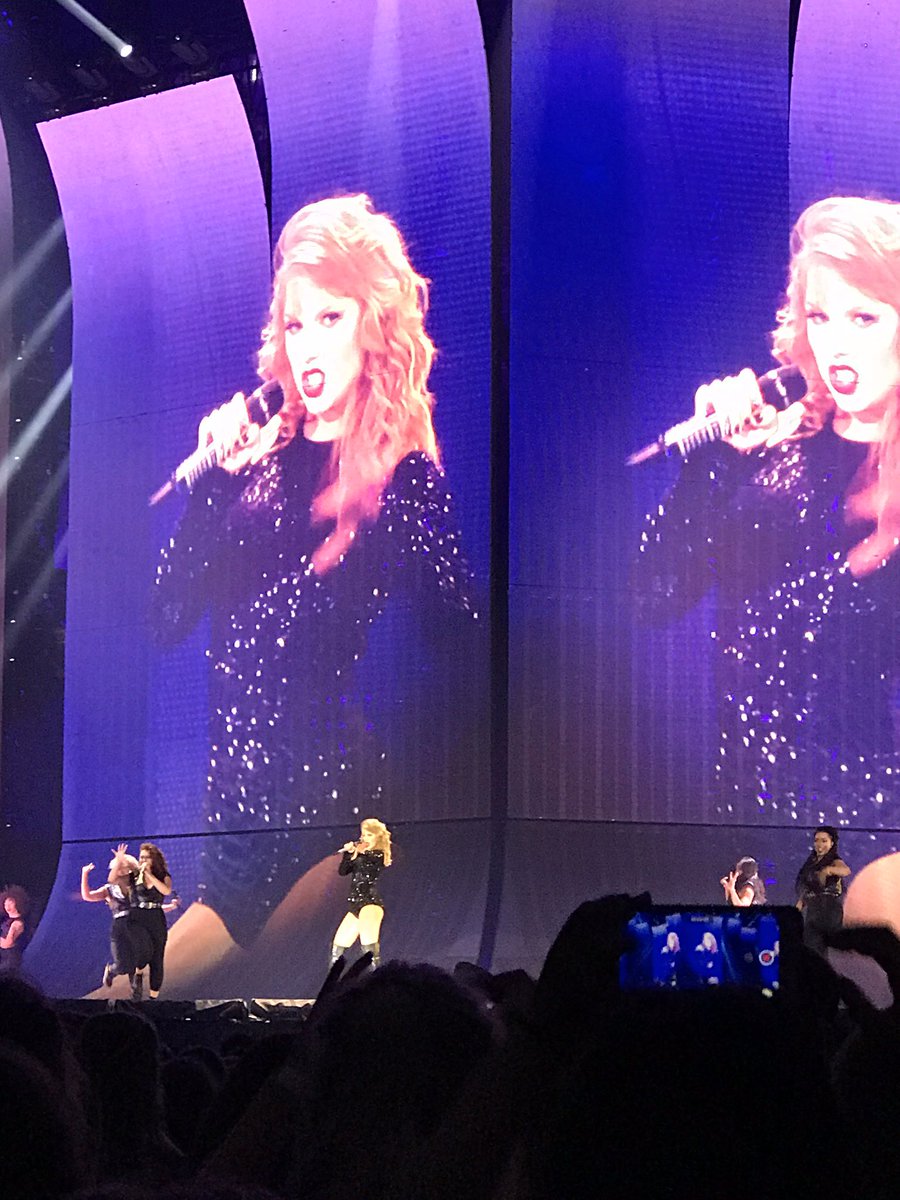 mbert4's tweet photo. When life is bad, you have way too many cocktails and watch #MissAmericana Thank you @taylorswift13 for being a bright spot in so many dark times. Also this is my favorite pic I took at #reptourstlouis https://t.co/2w2TohgWYD