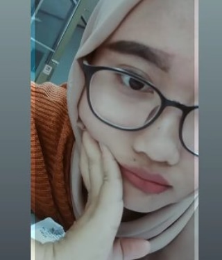 AprillDevi's tweet photo. Dirumah mulu,makan tidur ngemil sampe lupa mandi #AaaaAkuBosan https://t.co/Lwv23TiAvL