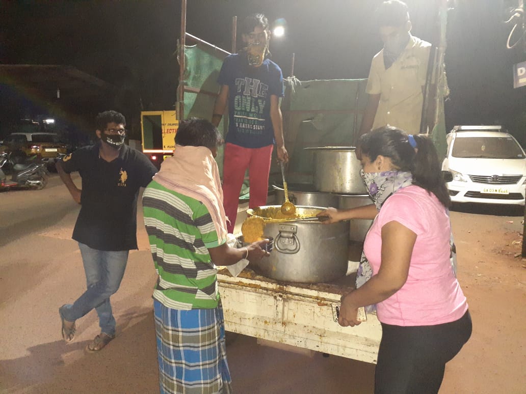 ShawnMartins's tweet photo. Community Kitchen set up at #calangute to feed the needy Thank you @goacm @michaellobo @collectornorthgoa @spnorthgoa #COVID2019 #Covid19India #FeedTheNeedy https://t.co/kARHQtC70l
