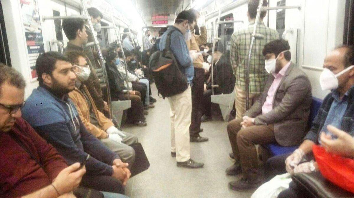 f_bagherzadeh's tweet photo. پایان نظریه شکست کرونا
به زودی شاهد افزایش آمار مبتلا و فوتی خواهیم بود
 📷مترو تهران؛ صبح امروز شنبه ۱۶ فروردین‌ماه
#کرونا
#بحران_مدیریت https://t.co/I3VhQd6dca