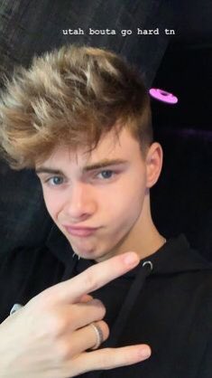 corbyn besson selfies — a thread  @corbynbesson