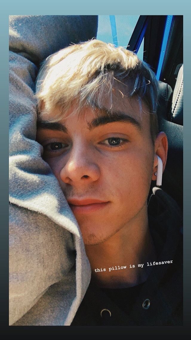 corbyn besson selfies — a thread  @corbynbesson