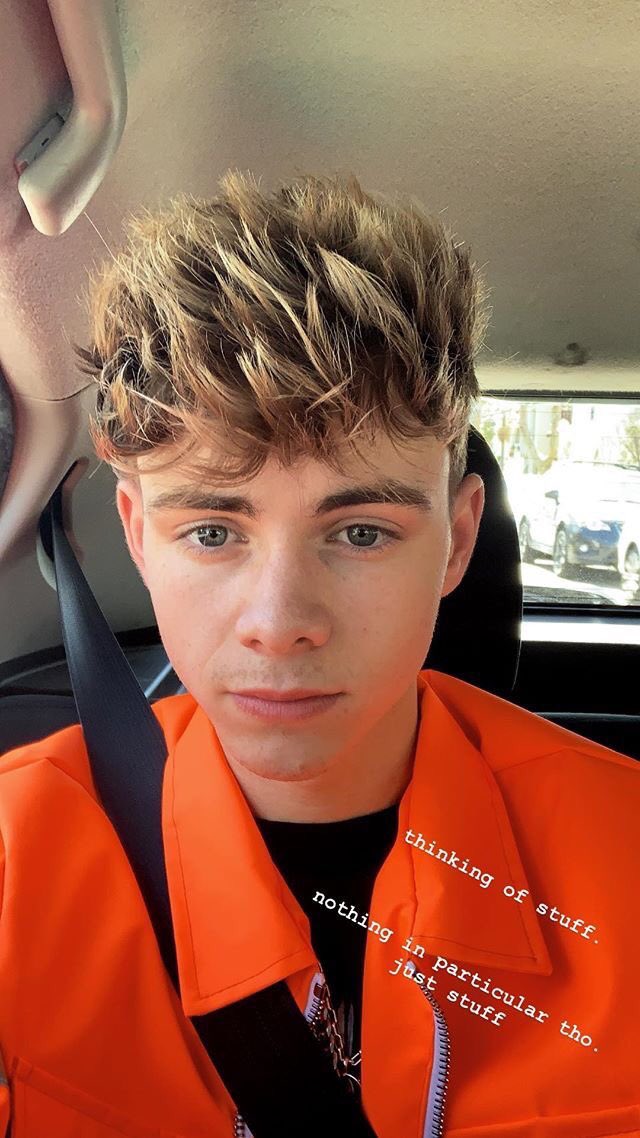 corbyn besson selfies — a thread  @corbynbesson