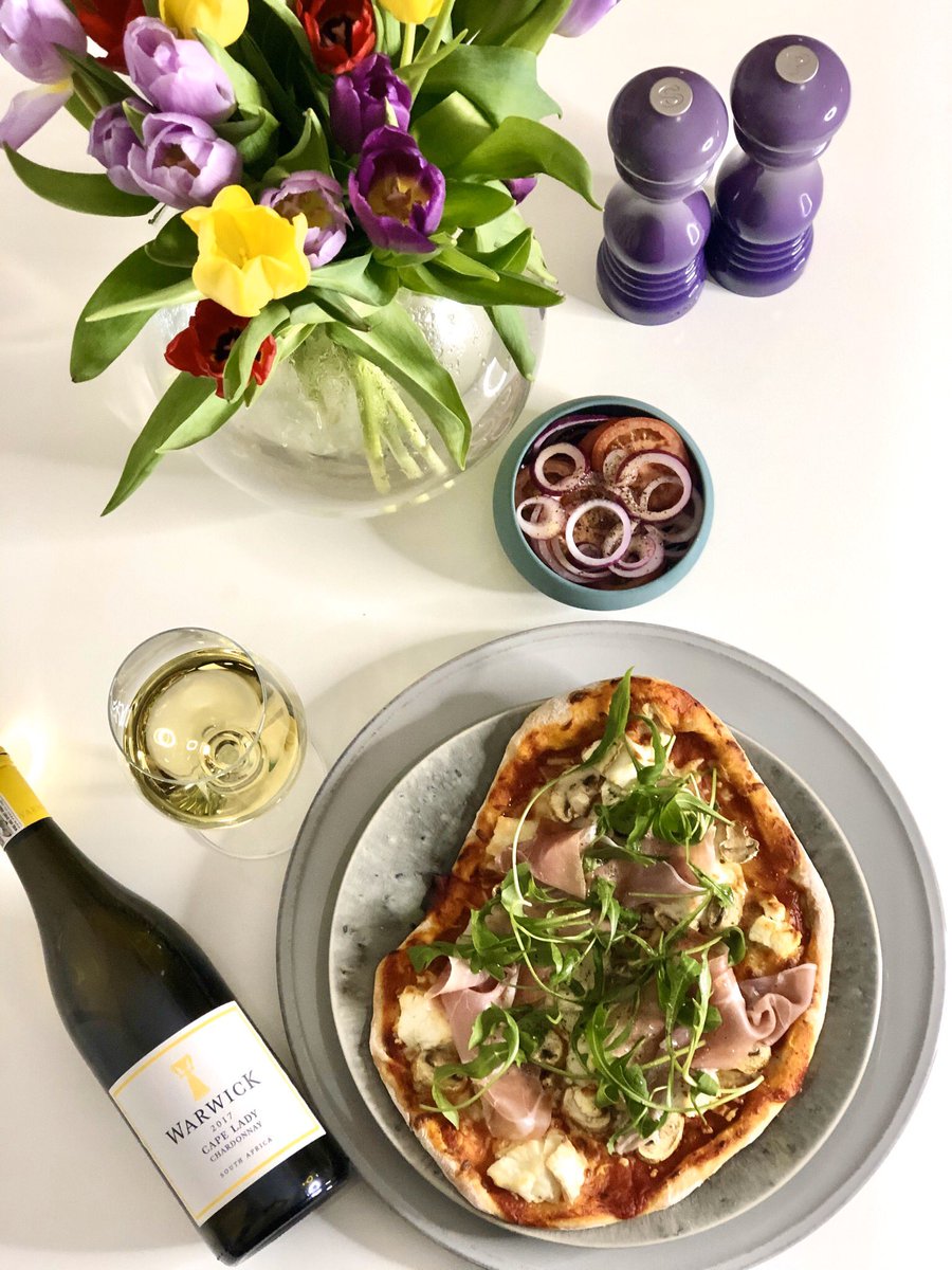 daddiesmumpet's tweet photo. @Deliveroo making it my homemade pizza feel a little bit more special #FineDineIN https://t.co/BAUd1pcobG