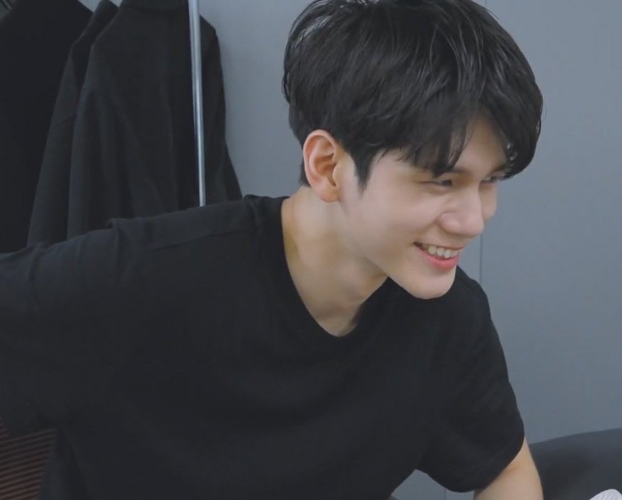 I_YamzZ's tweet photo. ซองอูเหมาะกับเสื้อผ้าสีดำจริงๆนะ ฮืออ หล่อมากกกกกก https://t.co/LVg6hH6PxC