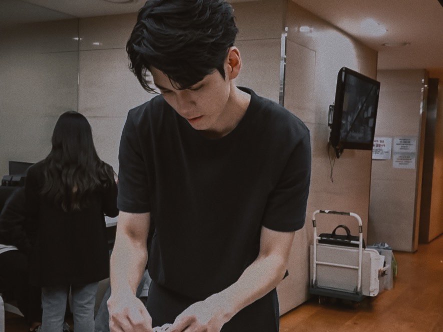 I_YamzZ's tweet photo. ซองอูเหมาะกับเสื้อผ้าสีดำจริงๆนะ ฮืออ หล่อมากกกกกก https://t.co/LVg6hH6PxC