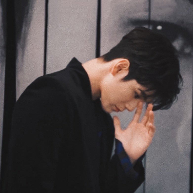 I_YamzZ's tweet photo. ซองอูเหมาะกับเสื้อผ้าสีดำจริงๆนะ ฮืออ หล่อมากกกกกก https://t.co/LVg6hH6PxC