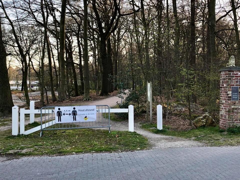 gemeenteHadM's tweet photo. 🌡 Geniet van de zon in huis, in de tuin of balkon. 

Wij krijgen het coronavirus alleen onder controle als iedereen het volgende doet:
🏠 Blijf zoveel mogelijk thuis
↔️ Houd 1,5 meter afstand 
🧼 Was vaker je handen

Ga je toch naar buiten? De norm van 1,5 meter geldt overal! https://t.co/Sbbkg7kNUU