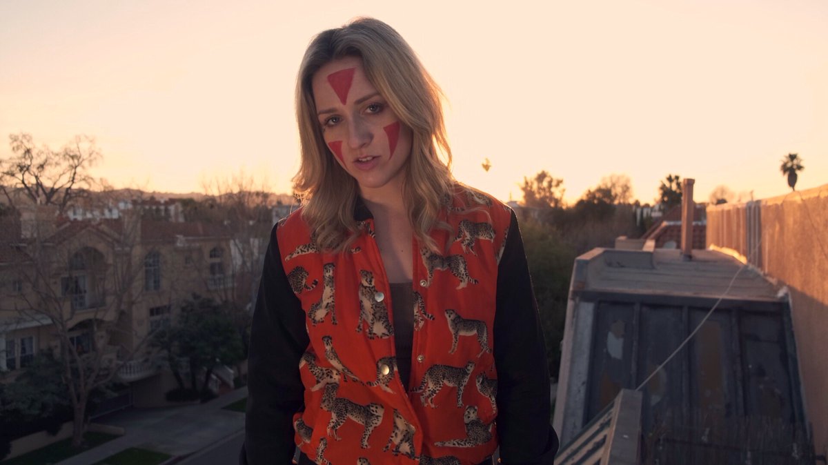 • The Official Music Video for my single, “The Past” is out, ya’ll! 💔Thank you so much to everyone who was involved!! #thepast m.youtube.com/watch?v=F0FgkC…