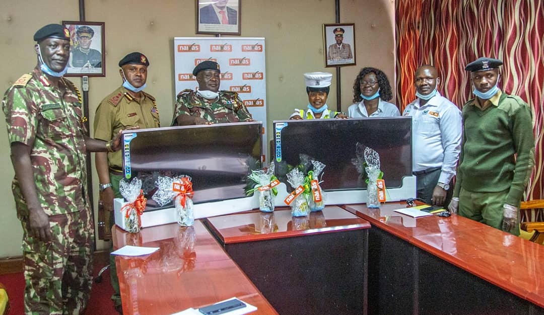 naivas_kenya's tweet photo. Going beyond retail by rewarding Amina Mutio Ramadhan and Ibrahim Abajila with Vision Plus Kenya TVs and gift vouchers for their exemplary service. https://t.co/xaRM6URNoH