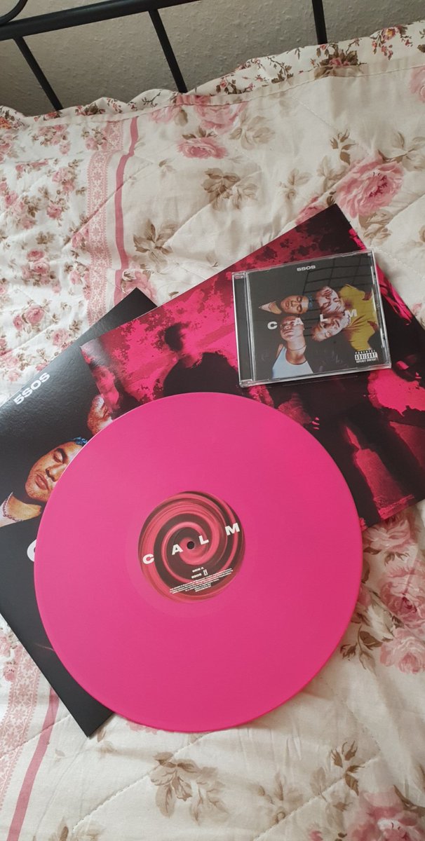 vibezirwin's tweet image. My cd and vinyl arrived 😍
#5SOSCALM 
#5SOSWORLDDOMINATION