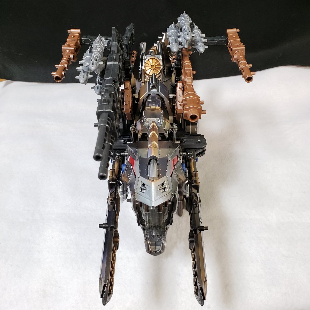 塗装したオメガレックスに改造パーツを装着 重火器が似合います