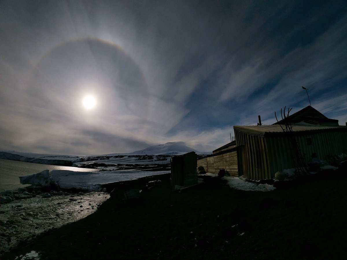 DanBrownNature's tweet photo. A superb #sunhalo over #mounterebus #Antarctica as we visited Scott’s Hut at #Capeevans. This place is spectacular on any visit let alone with this meteorological bonus. Also second halo behind #Rosssea legend David Harrowfields head off #snaresislands #stormhour #weatherwatching https://t.co/DojvwVAzyO