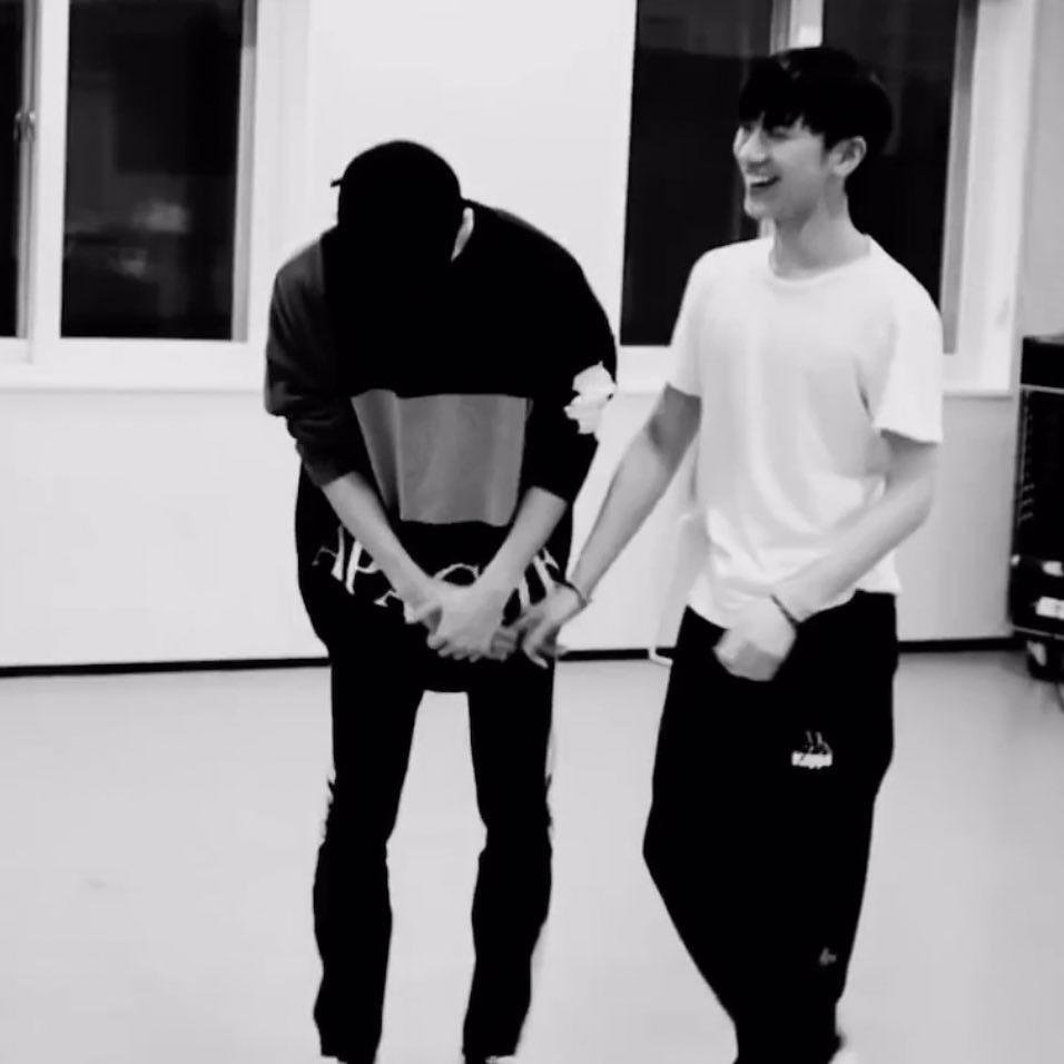 ginsulin_'s tweet photo. ยังไงต่งเตน ยังไง https://t.co/4Jt1VkAPfS