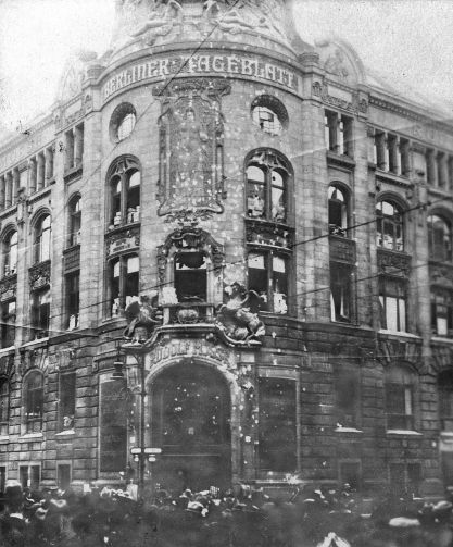 Letnapark's tweet photo. #NS KOTAU
4.4.1933 Selbst-#Gleichschaltung "Berliner Tageblatt".
#Frontschwein-Artikel v. K. Vetter: gg Weimarer Republik, aufseiten der neuen “aufbauwilligen Kräfte” unter Hitler, Polemik gg. Juden als " Anklageweiber”; die Zeitung “respektiere den Volkswillen vor aller Welt.” https://t.co/ZzMwwyCbvE