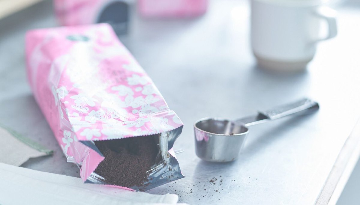 スターバックス コーヒー Q コーヒー豆とお湯の最適な割合は A 分量のおすすめは 10gのコーヒー豆にお湯180mlを注ぐのが目安です 出来上がりの分量は150mlほど 大さじ2杯でおおよそ10gを計量できます 一杯分で楽しみたい方は 10gに対してお湯を