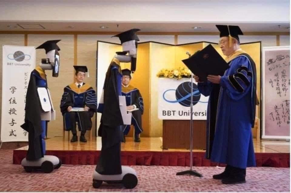larrykim's tweet photo. Graduation in Japan 😁👏 https://t.co/PlUnxOyZQB