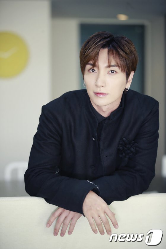 jooheenim1's tweet photo. "We all strongly want to continue the brand of Super Junior for a long time."

"Super Junior is a resting place to return"

"I want to stand on stage with all 13-members again."

Park Jungsoo TT TT https://t.co/H1OfcqTvPv