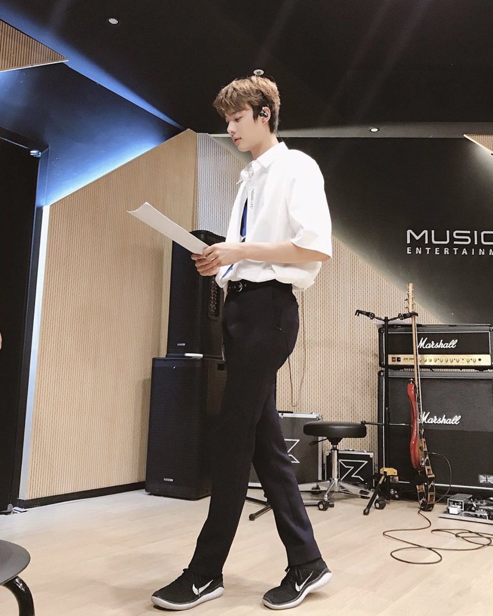 180cm 넘는 남돌봇 tweet media