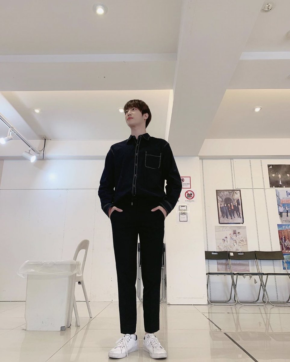 180cm 넘는 남돌봇 tweet media