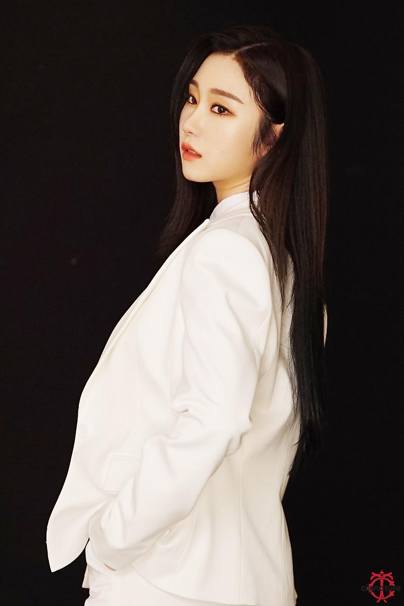 cignaturevids's tweet photo. °
Chaesol ☆
《 Concept Photo #2 》

~ #cignature #시그니처 #채솔 #Cheasol https://t.co/2BDqpifOfL