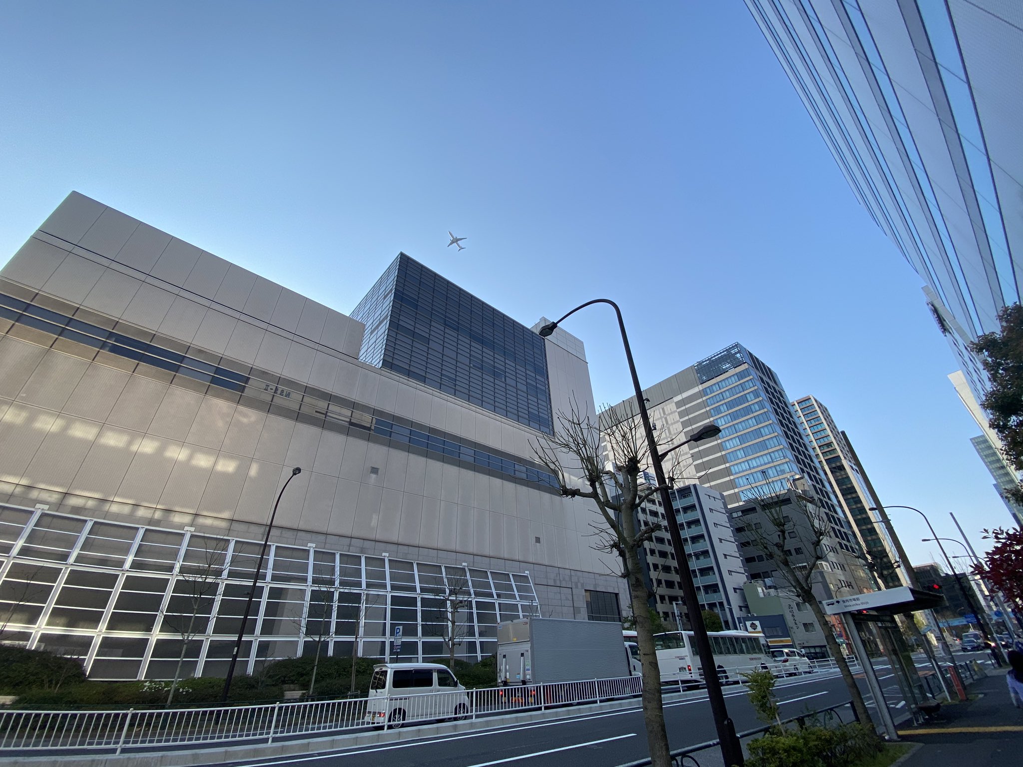 よるきゅう 8 13 東 メ 37a 自分の中で 大好評企画 都バス歩こう会第2弾ということで今日は品98系統 Lt 甲 品川駅港南口 大田市場 大田市場北 乙 大井埠頭バンプール 丙 急行 Gt を歩きます 品川駅港南口 食肉市場入口 楽水橋 品川車庫入口 天王洲橋