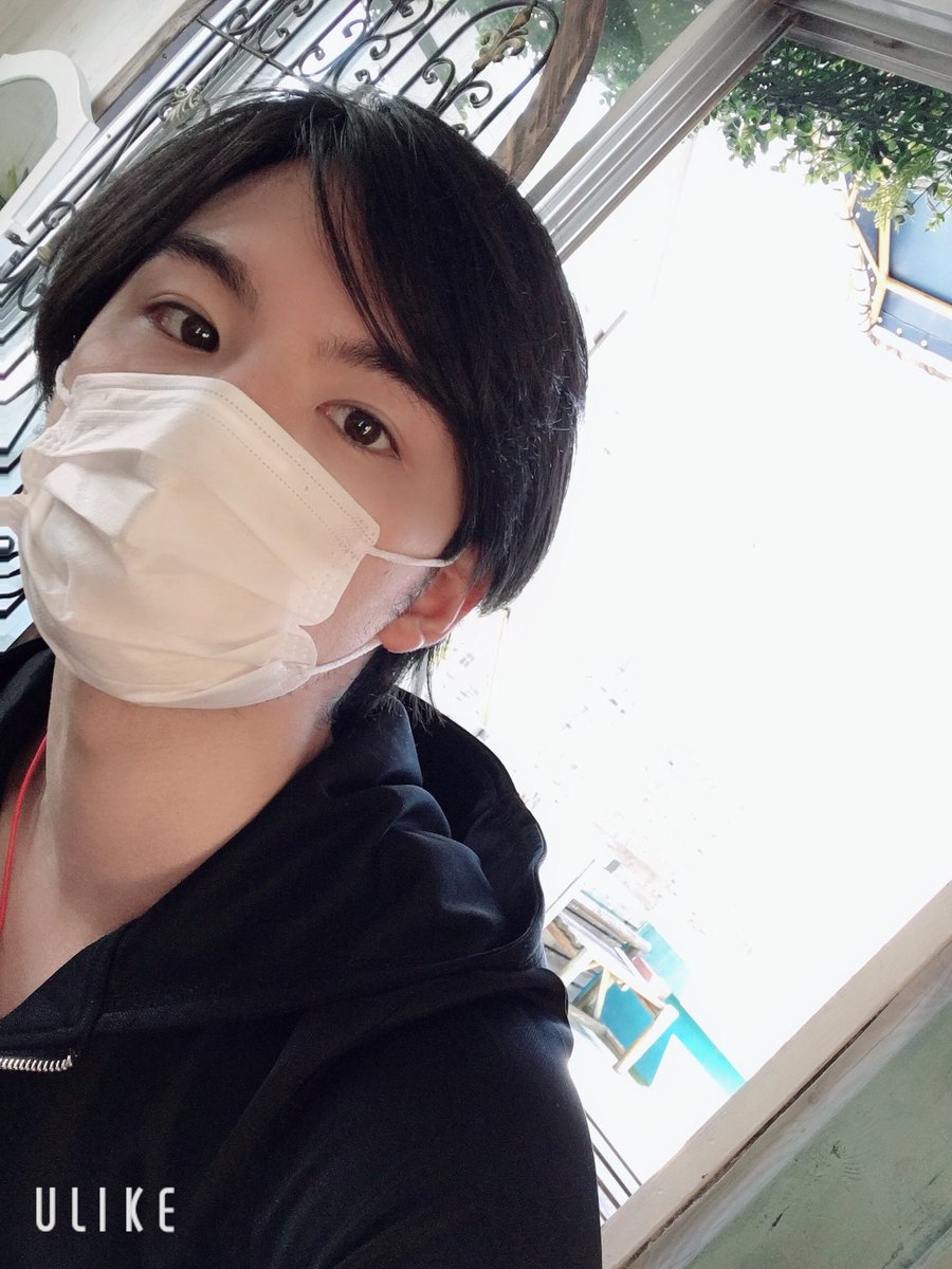 y_shitomin's tweet photo. #幽恋慕 ビジュアル撮影しています。

換気を十分に。男性キャストはみんなに着付けしてるよ♬
#幽恋慕2020 https://t.co/HtLHzuqRs5