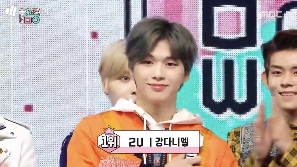 q59682408's tweet photo. #2U3rdWin
 #강다니엘_음악중심_1위_축하해
@konnect_danielk
Give it up for the sisters who voted! Let's keep up the good work! First place. Go on! https://t.co/if7cpBcjgi