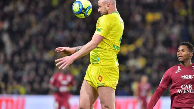 _MagaliM's tweet photo. Coronavirus. Belle initiative du FC Nantes à travers un clip #FC Nantes #Coronavirus #Nantes @presseocean https://t.co/jcbRUcU248 https://t.co/ozgFglFunl