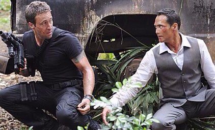 AutumnMistDance's tweet photo. Some favorite moments from #HawaiiFive0 or behind the scenes. First picture I took of #H50 on tv. Other 3 pictures from H50 fans here on Twitter ☺️💕 #SteveMcGarrett #Danno #McDannoforever #WoFat https://t.co/Na8auimuWi
