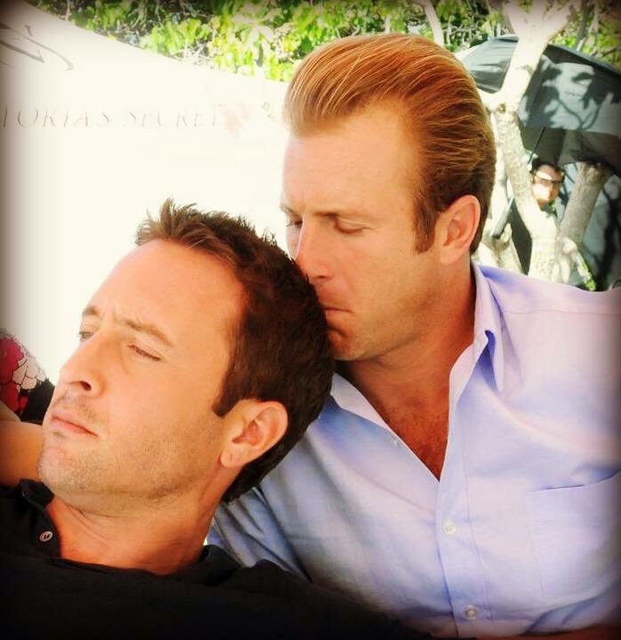 AutumnMistDance's tweet photo. Some favorite moments from #HawaiiFive0 or behind the scenes. First picture I took of #H50 on tv. Other 3 pictures from H50 fans here on Twitter ☺️💕 #SteveMcGarrett #Danno #McDannoforever #WoFat https://t.co/Na8auimuWi