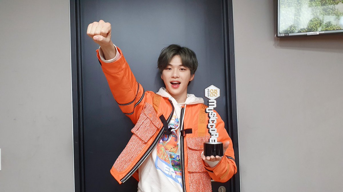 DANITY11406784's tweet photo. #2U_3rdWin 
음악중심 1위 너무 축하해
우리 더 더 행복하자  사랑해 💙강다니엘 https://t.co/Rx1zcwQb58