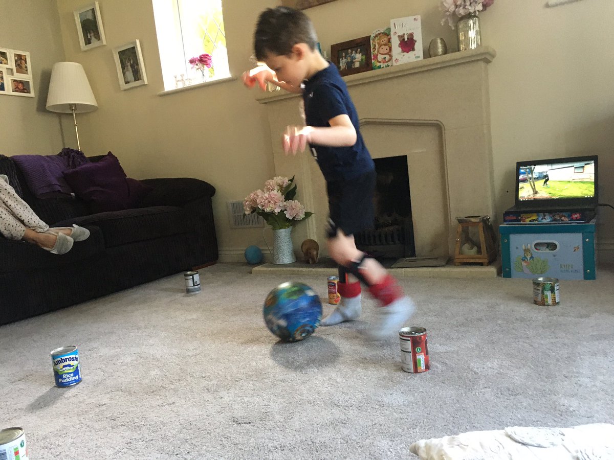 ironinlincoln's tweet photo. It’s 9 am Saturday, that can only mean one thing @MiniKicks_Lincs #trainingsession @SUFCOfficial https://t.co/UK1aX0KuPG