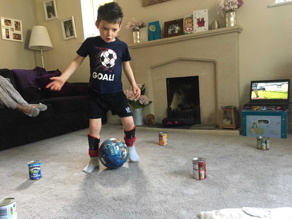 ironinlincoln's tweet photo. It’s 9 am Saturday, that can only mean one thing @MiniKicks_Lincs #trainingsession @SUFCOfficial https://t.co/UK1aX0KuPG