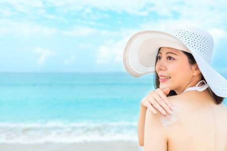 AlchemyTherapy's tweet photo. #Health and #beautytip  

The heat from the #suns rays fills us wirth joy but the added danger of getting burnt is at an all time high. Wearing an SpF 15 or more when the sun is #shining will prevent sunburn and also #skin cancer. Reapply every 2 hours to keep your skin safe. https://t.co/IgCwoT2eAq