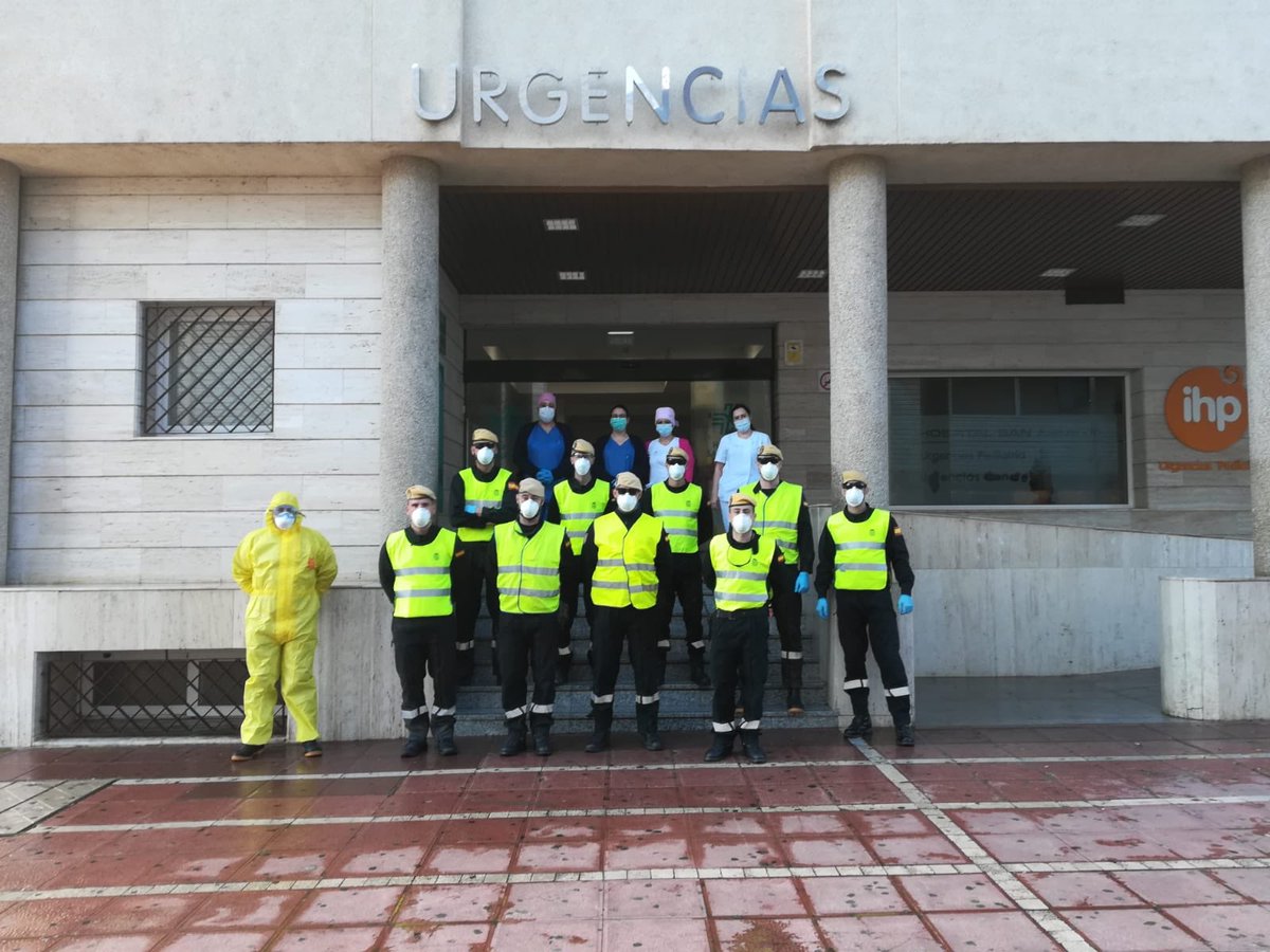 hospsanagustin's tweet photo. Efectivos de la UME @UMEgob han estado realizando tareas de #desinfección en nuestro centro. @SubdeGobSevilla #Covid #coronavirusEspana https://t.co/RCmxHEwrWG