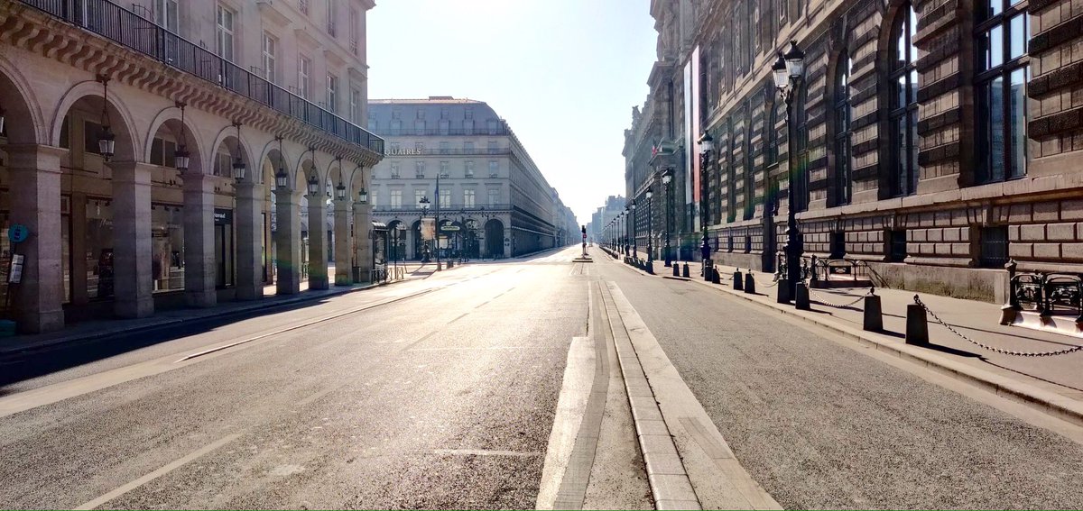 parisvisites's tweet photo. Aux abords du #Louvre, rue de Rivoli un jour de #printemps. Même #Napoléon qui l'a fait percer ne l'a jamais vue ainsi Thanks @SkalleSGR Enjoy mais #restezchezvous ! #Paris #France #confinement #spring #stayhome #stayathome #travel #travelphotography #tourisme #Pâques #vacances https://t.co/xntvCUDGTI