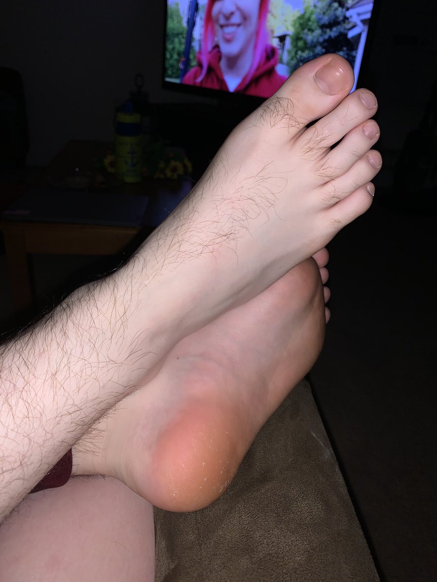 ellabell01's tweet photo. Men feet pics 🖤 https://t.co/L7IeXuHkQa
