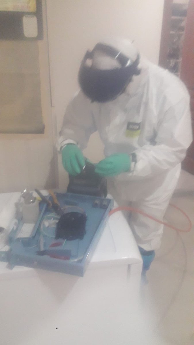 bilalbing0l's tweet photo. Karantina yurtlarındaki vatandaşların da daha iyi hizmet alabilmesi için ekiplerimiz gerekli tedbirleri alarak karantina yurdu içindeki fiber optik kablo çalışmalarına devam ediyorlar. Bu zor günleri el birliğiyle atlatacağız. #türktelekom #fiberoptik https://t.co/mDNGKI9obz