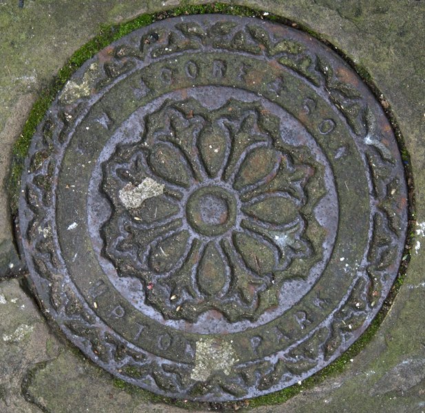 CoversUnderfoot's tweet photo. East End of London coal plates, day 7: E. W. Moore &amp; Son of Upton Park plate. #opercula @IronCovers @DrainGazing @DrainSpotting @DrainSquirrel @BeardyHowse https://t.co/StZVuLHoiF