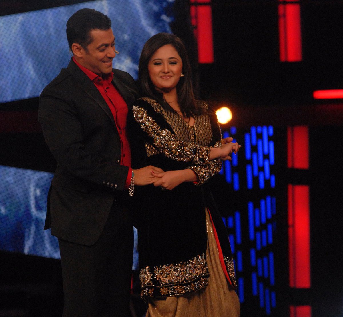 WomanSolid's tweet photo. Who is your most anticipated guest in The RD Shhow mine is @BeingSalmanKhan bcoz rashami consider him his guardian angel @TheRashamiDesai if you could make it happen https://t.co/eNUGGP8szr