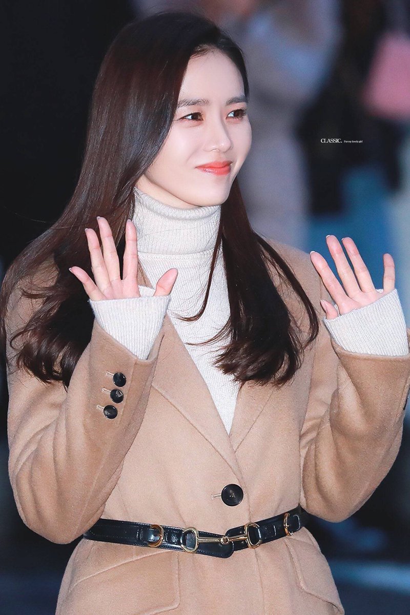 iu and son yejin ; a thread↳   #아이유   #손예진