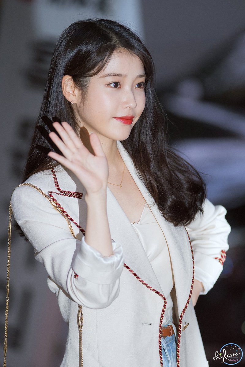 iu and son yejin ; a thread↳   #아이유   #손예진