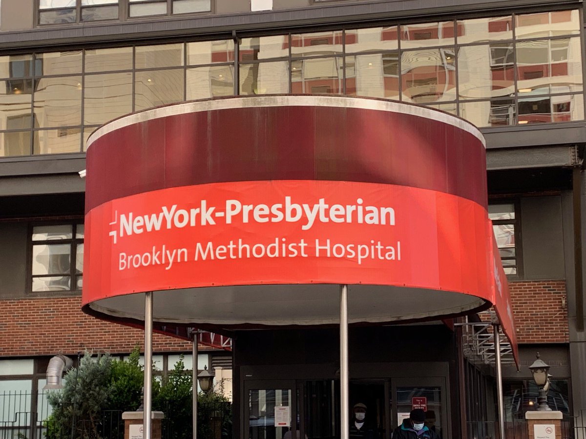 Thanks to Sean Marks, GM of @brooklynnets and his wife, Jennifer, for feeding frontline heroes, the ER Team at New York-Presbyterian Brooklyn Methodist Hospital with personal pizza pies and more from Juliana's.👏🍕
 @nypbrooklyn #brooklynnets #julianaspizza #wegohard #coronavirus