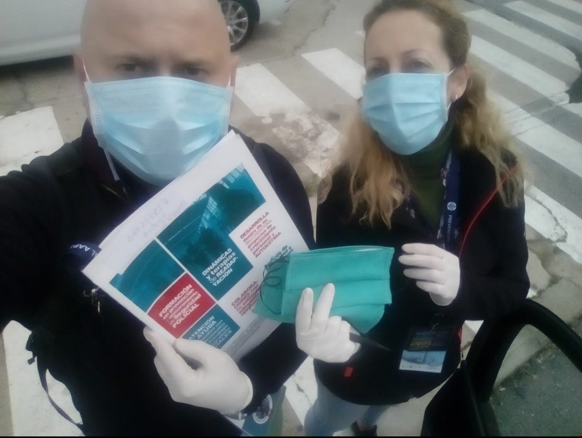 Aapsp2018's tweet photo. La @Aapsp2018 reparte asesoramiento y material de primera necesidad de emergencia sanitaria, trasladando la iniciativa CORAZONES CON BATA a los lugares que acude.

#áreacardioprotegida
#esporti
#Honken
#Kempoatama
#Corazonesconbata https://t.co/TSlutrQmgj