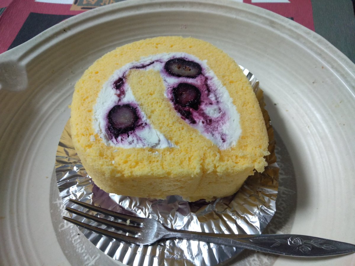もふ 私の大好きなケーキ屋さん うしゃぎさん 今回は アップルパイとブルーベリーのロールケーキを購入 アップルパイの中身は紅玉使っていて美味しいげど 皮はもう少しパリッとさせた方が ロールケーキは ゴロゴロブルーベリーが良い 町田駅 う もふ 私の大好きなケーキ屋さん うしゃぎさん 今回は アップルパイとブルーベリーのロールケーキを購入 アップルパイの中身は紅玉使っていて美味しいげど 皮はもう少しパリッとさせた方が ロールケーキは ゴロゴロブルーベリーが良い 町田駅 う
