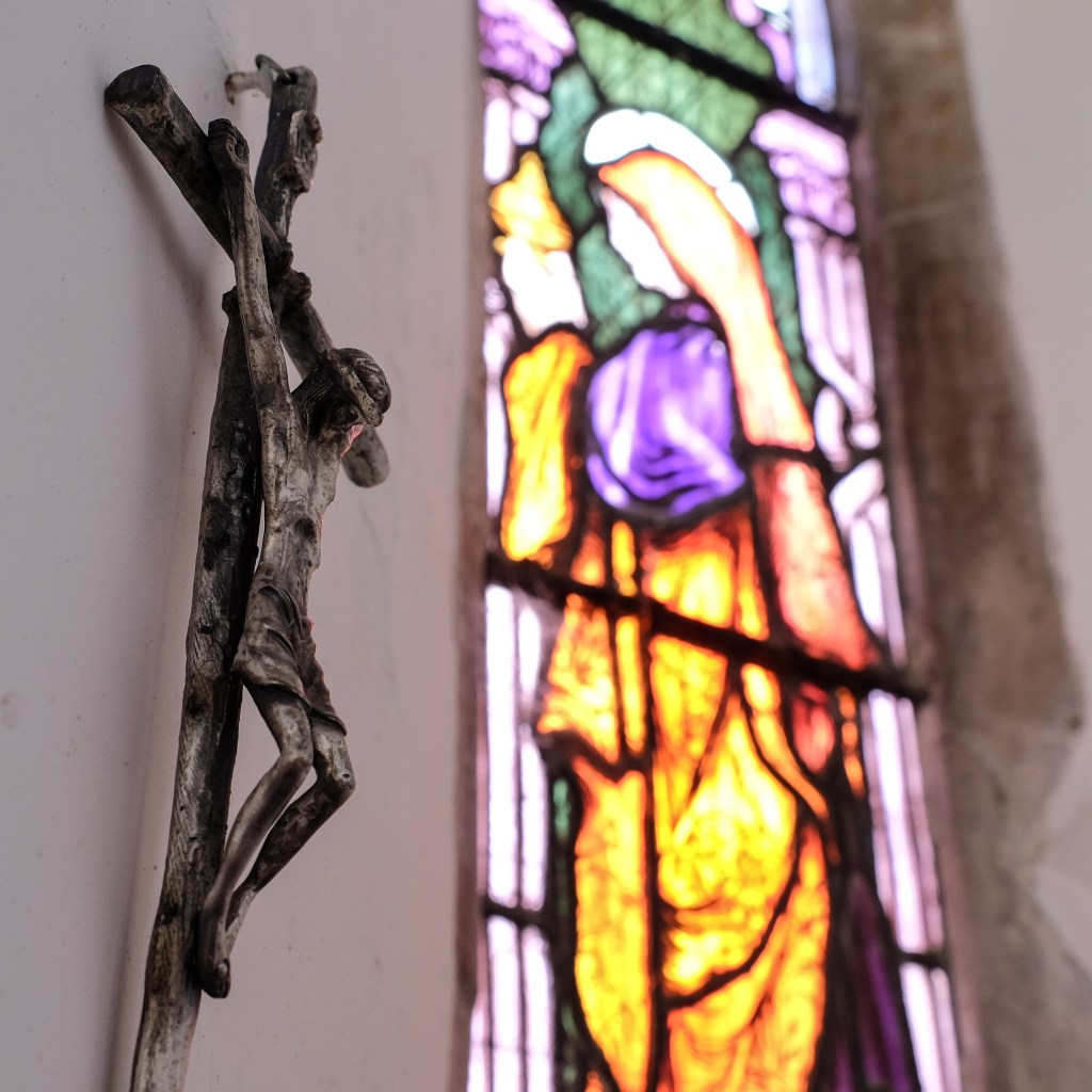 StPeterHenfield's tweet photo. Live-streamed services for Holy Week and Easter Day 2020 https://t.co/XxiBFXCCgc https://t.co/zkOthDnmRN
