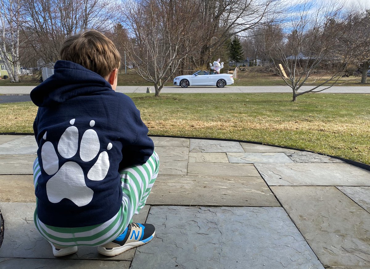 LDC8680's tweet image. Look who drove by our house this morning! Thank you @StrathamRec @StrathamFire @strathamnhpd missing you @StrathamSchool