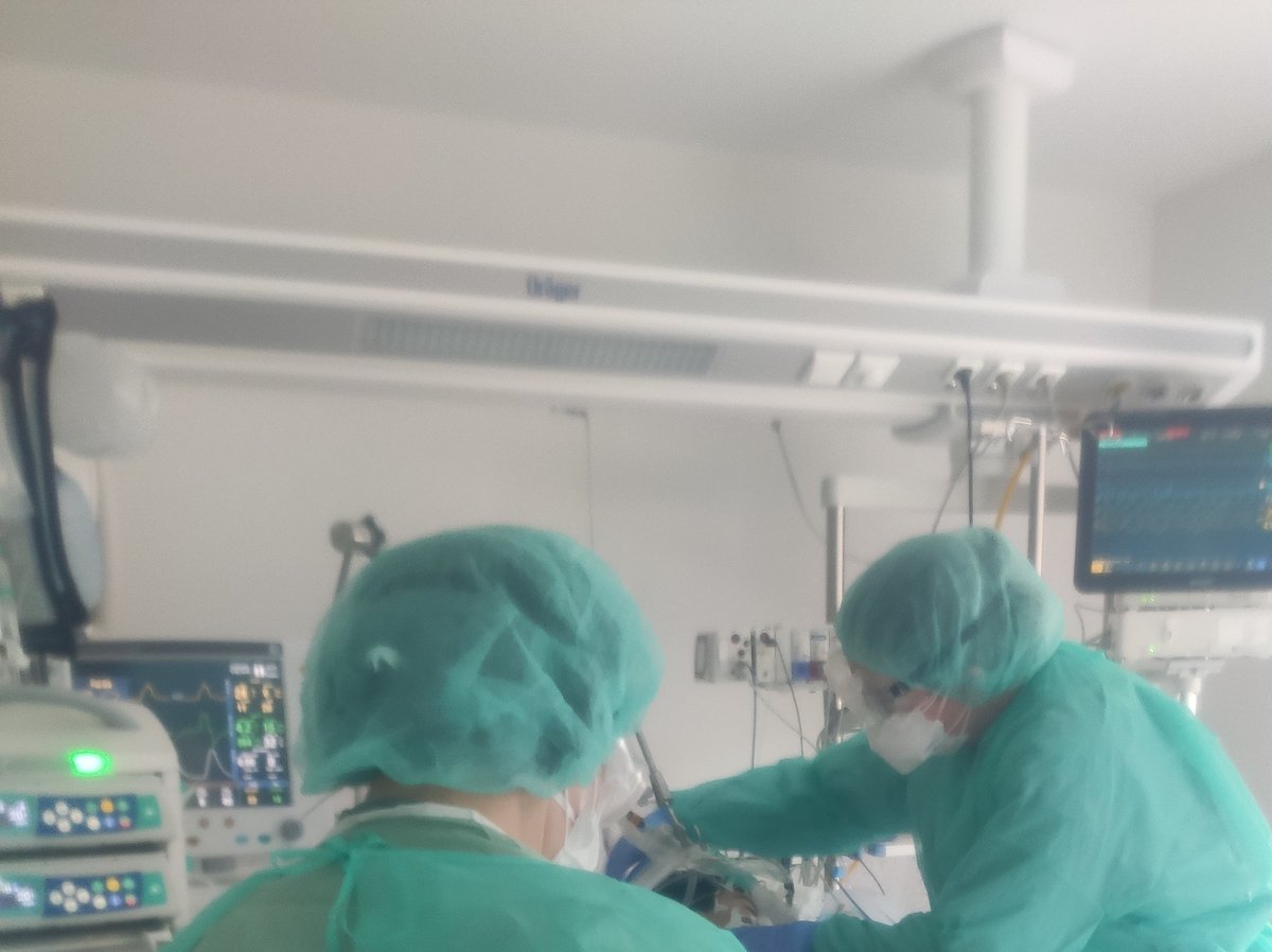 Días #COVID19.
Mientras unos dudan y ponen palos en las ruedas muchos sanitarios y servicios esenciales nos esforzamos a diario

Enfermería de la UCIP de Burgos, Gracias!!!😀

algunas atienden adultos, otras recuperándose para volver,

Todas poniendo todo de su parte. #Equipo🤗